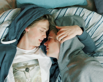 Lounging in Isak's room in ep 5, talking about parallel universes.